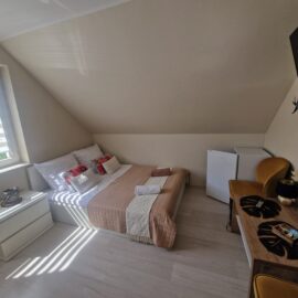 Komfortowy pokój 6 w Pokojach Luna w Mieroszynie